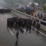 Aksi unjuk rasa di depan Gedung Dewan Perwakilan Rakyat (DPR) RI di Jakarta Pusat berlanjut