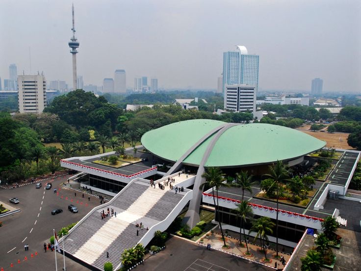 Ulang Tahun ke-80, DPR Malah Diminta Bubar