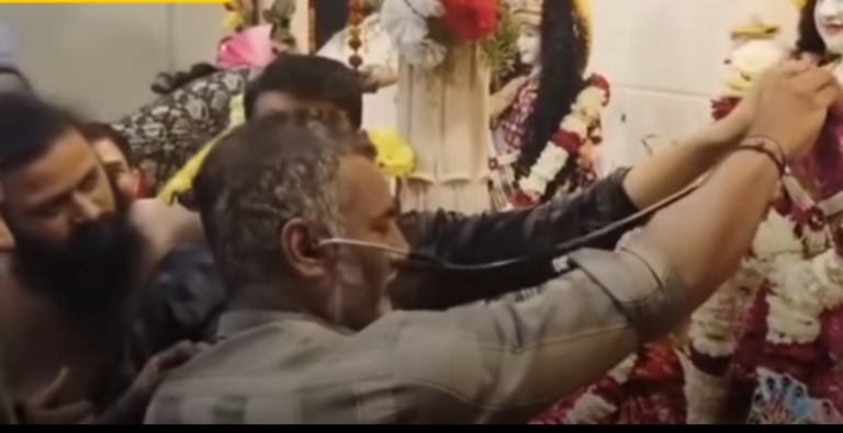 Video Viral di India: Dokter Diperiksa untuk ‘Dengarkan Detak Jantung’ Patung Dewa