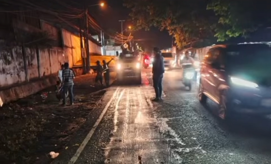 Perbaiki Jalan Rusak, Dinas PUPR Palembang Lakukan Patching Aspal di Jalan HBR Motik