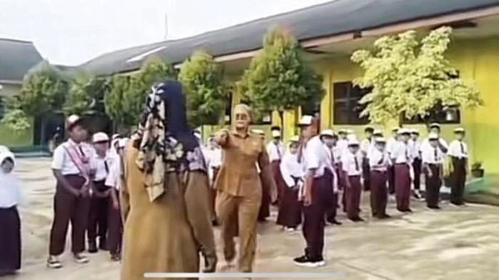 Oknum Guru di Lampung yang Viral Hendak Cekik Muridnya, Pernah Pakai Celana Pendek ke Sekolah