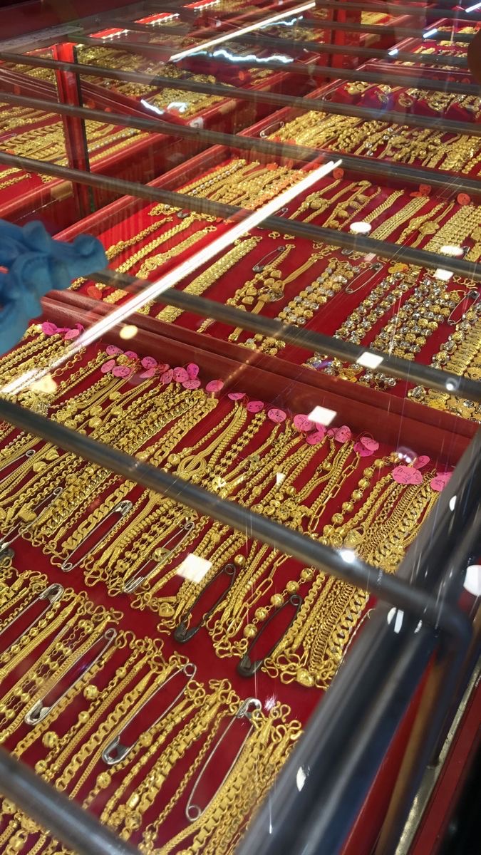 Harga Emas di Palembang Terus Melejit, Penjualan Tetap Ramai