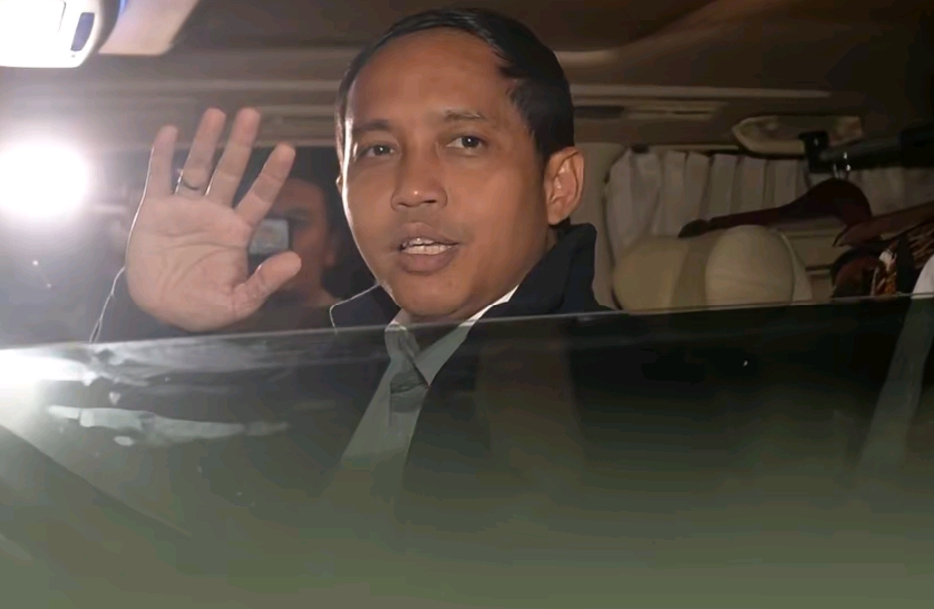 Viral Foto Main Domino Bareng Pembalak Liar, Raja Juli: Saya Tak Kenal