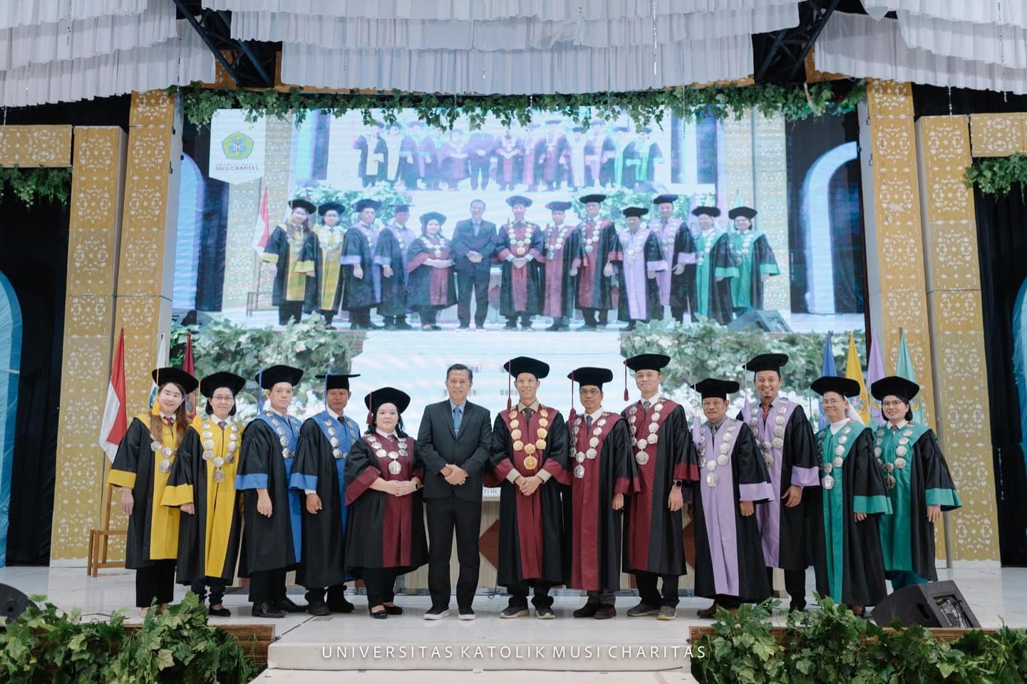 Sukses Wisuda XXI UKMC: Lahirkan Generasi Unggul Berkarakter Kasih dan Pelayanan