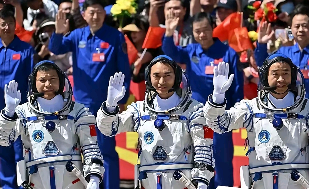 Tabrakan Puing Antariksa! 3 Taikonaut China Terjebak di Orbit