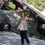 Kapolres Lahat Turun Langsung Pimpin Evakuasi Bus Al-Hijrah, Arus Lalu Lintas Cepat Terkendali