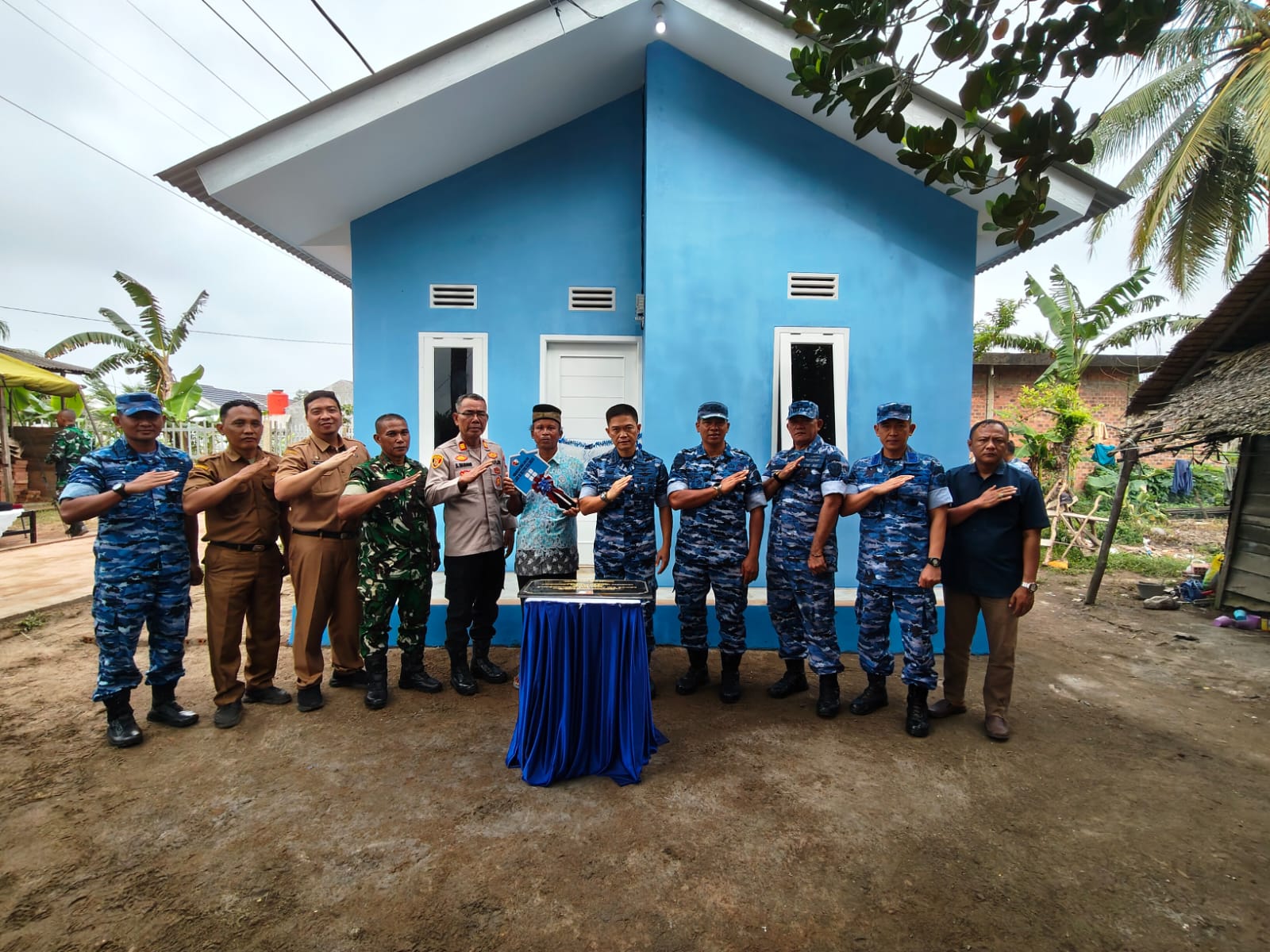 Bakti TNI AU, Lanud Smh Wujudkan Rumah Layak Huni untuk Warga yang Tidak Mampu di Talang Betutu