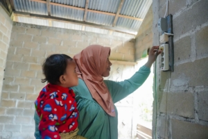 PLN UID S2JB Kembali Nyalakan 136 Sambungan Listrik Gratis Melalui Program Light Up The Dream