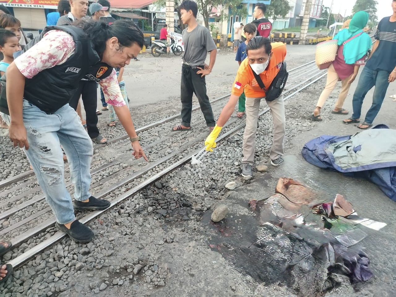 Tragis, Seorang IRT Meninggal Dunia Tertabrak Kereta Api Babaranjang di Prabumulih