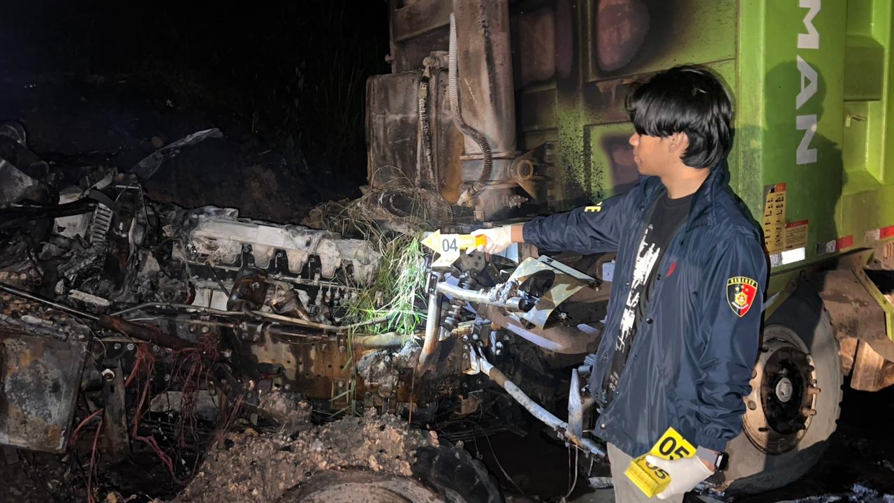 Dua Dump Truck Batu Bara Tabrakan di Jalan Hauling Muratara, Satu Sopir Tewas Terbakar