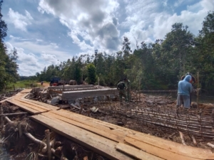 Sinergi Tanpa Batas: Kodim 0432/Basel dan Warga Kebut Jembatan Ranggung-Bedegung