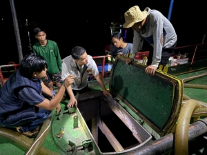 Operasi Gabungan Ditreskrimsus Polda Sumsel Hentikan Dua Kapal Pengangkut Solar Ilegal di Banyuasin, 82.000 KL BBM Diamankan