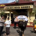 Wujud Kepedulian Sosial, Kapolda Sumsel Serahkan Hewan Kurban untuk Pesantren di Musi Rawas