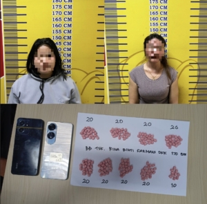 Polda Sumsel Gagalkan Transaksi Ekstasi di OKI, Dua Kurir Wanita Ditangkap