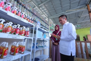 Wujudkan 1 Kelurahan 1 Bank Sampah, Walikota Palembang Ratu Dewa Serahkan Bantuan Sarpras ke 25 Bank Sampah Aktif