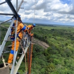 Tanpa Padam, Tim PDKB PLN UPT Palembang Laksanakan Penggantian Isolator Flashover SUTET 275 kV