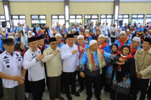 Wagub Cik Ujang Sambut Jamaah Haji Kloter II Asal Lahat, Tekankan Pentingnya Pelayanan dan Kebersamaan