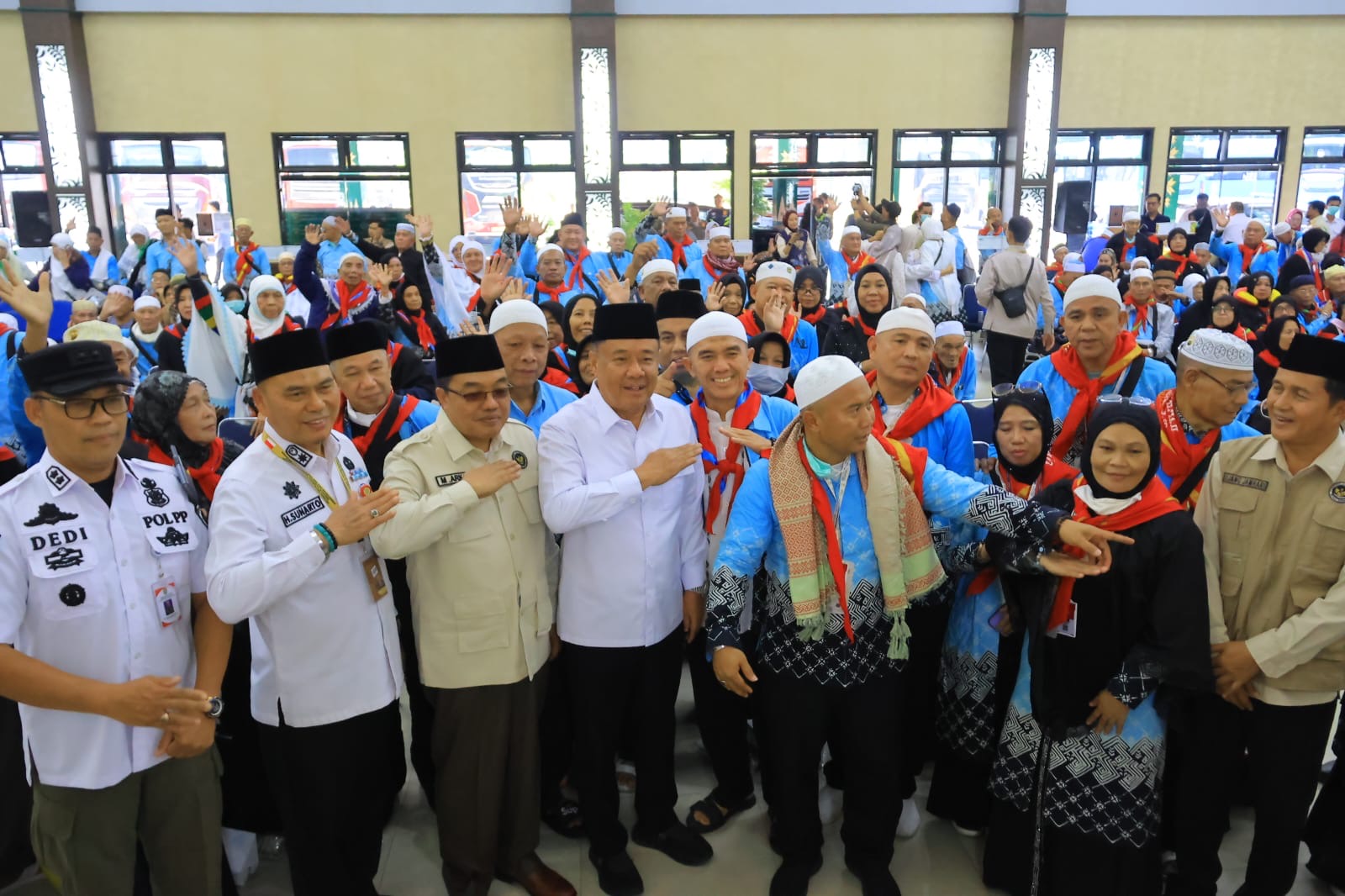 Wagub Cik Ujang Sambut Jamaah Haji Kloter II Asal Lahat, Tekankan Pentingnya Pelayanan dan Kebersamaan