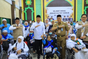 Wagub Cik Ujang Ajak Jemaah Haji Jadi Teladan dan Penggerak Kebaikan di Tengah Masyarakat