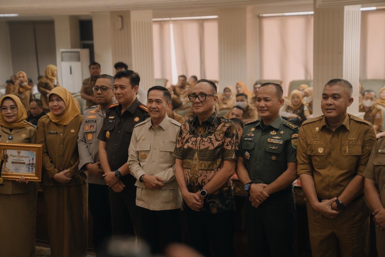 Dinas Damkarmat dan 9 OPD Terbaik Diganjar Penghargaan, Wali Kota Ratu Dewa: Jangan Tunda Kerja, Jangan Persulit Warga